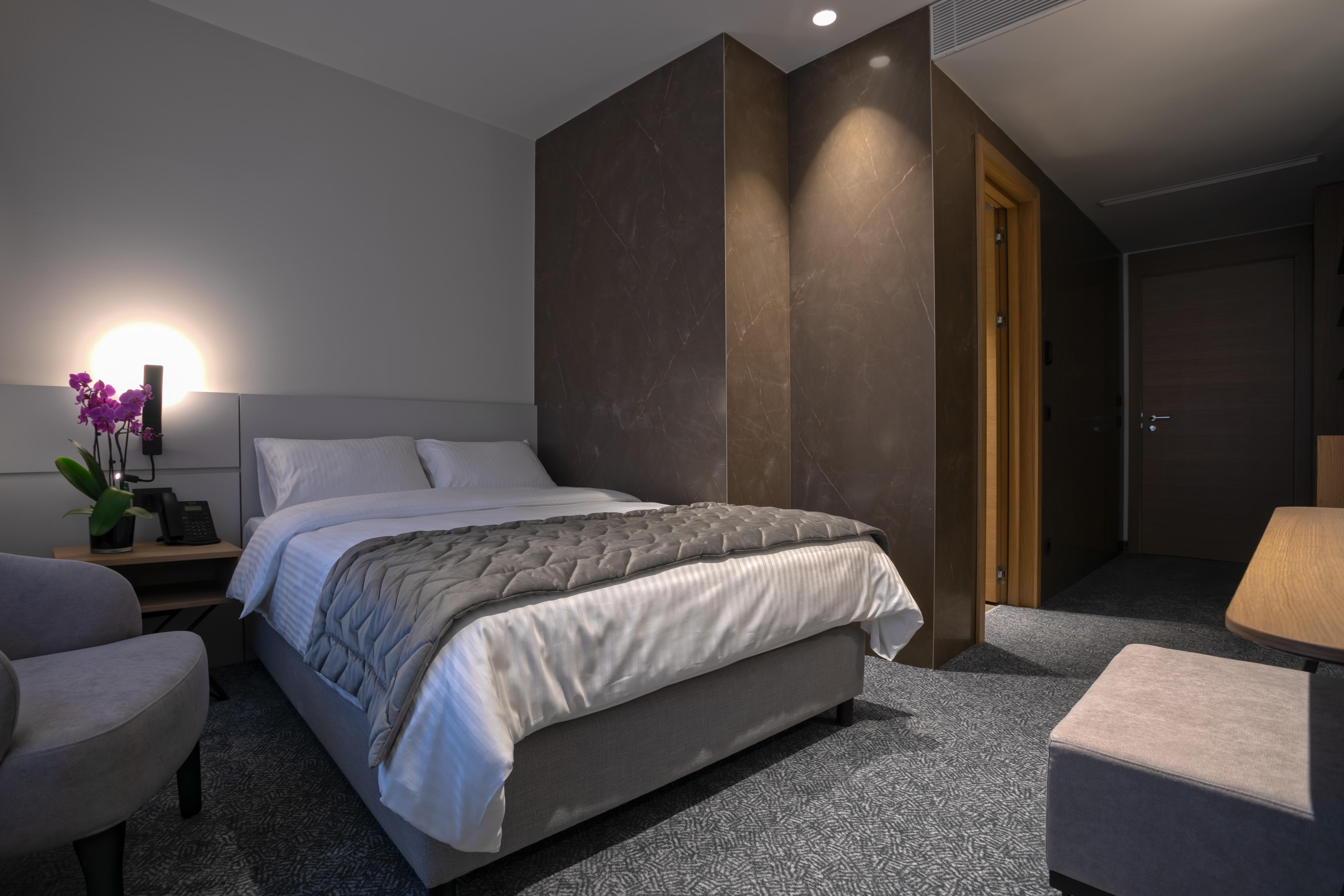 Hotel Mona Plaza Belgrado Esterno foto