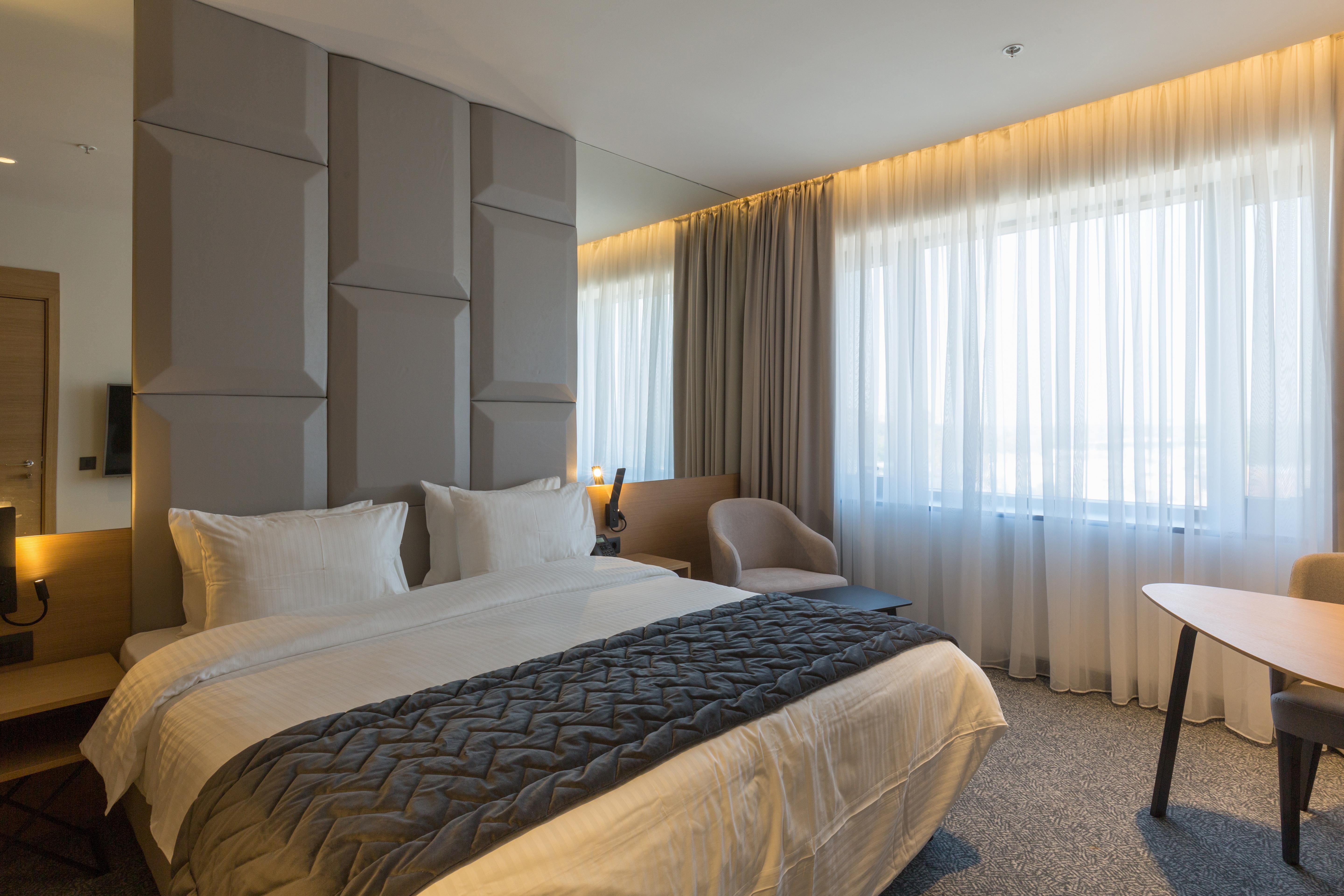 Hotel Mona Plaza Belgrado Esterno foto