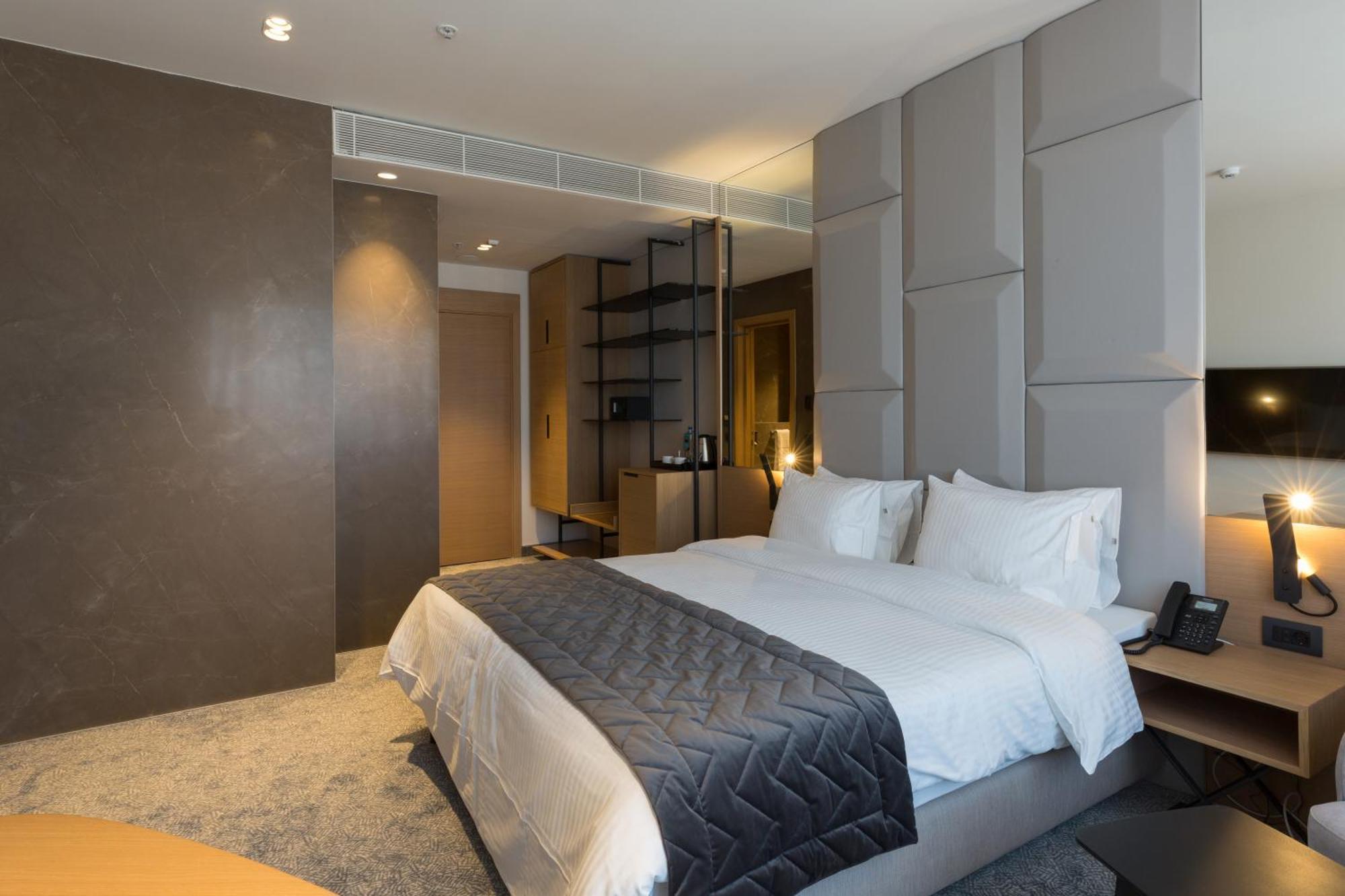 Hotel Mona Plaza Belgrado Esterno foto