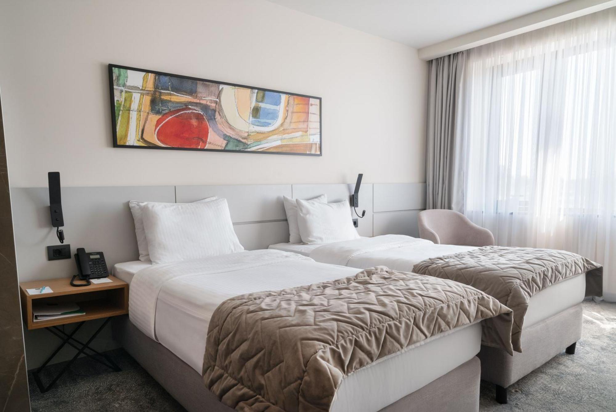Hotel Mona Plaza Belgrado Esterno foto