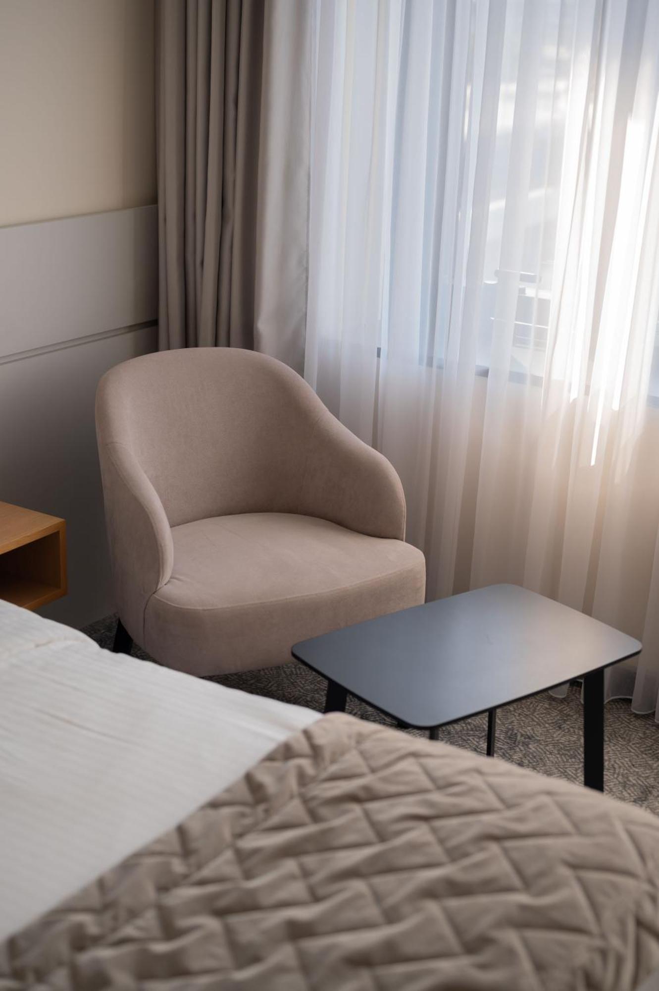 Hotel Mona Plaza Belgrado Esterno foto